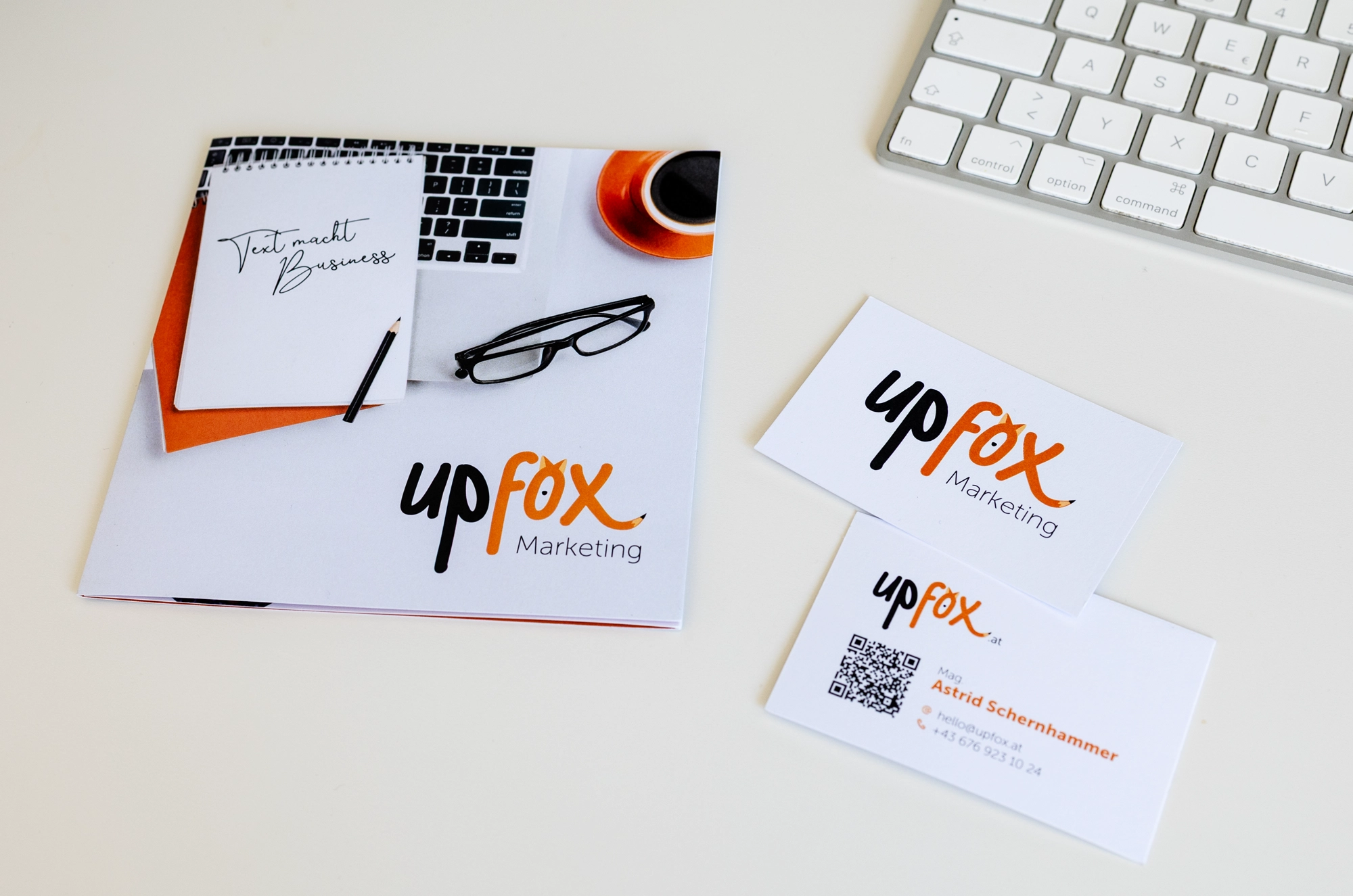 Portfolio: Upfox Marketing Folder & Visitenkarten Portfolio: Upfox Marketing Folder & Visitenkarten
