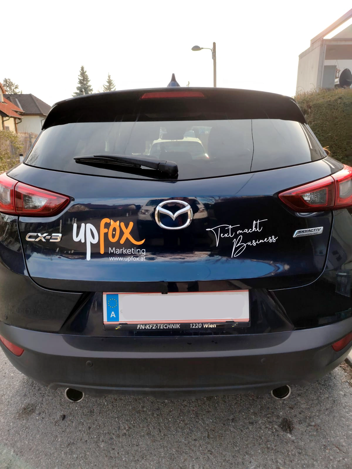 Portfolio: Upfox Marketing Autobeklebung Hinten Portfolio: Upfox Marketing Autobeklebung Hinten